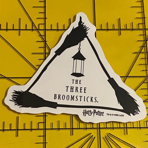Three Broomsticks Logo